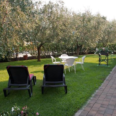 Appartamenti Villa Adriana Torbole Sul Garda Exterior foto